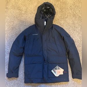 NWT MAMMUT MENS GORE-TEX THERMO COAT. Size MEDIUM